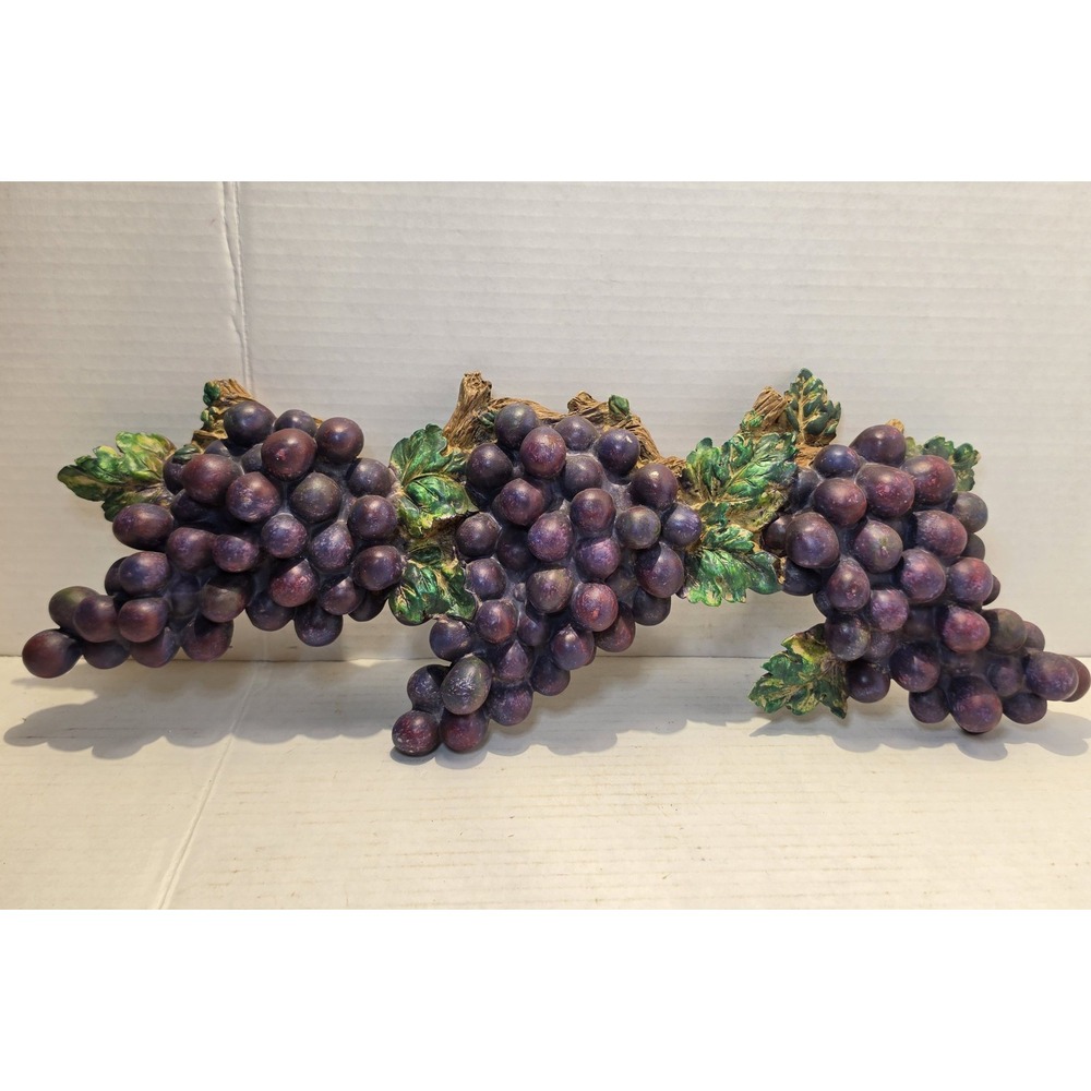 Vintage Purple Grape Cluster Wall Plaque Resin 3D Fruit Decor 16.5 Inch